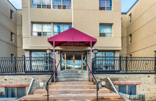 Thorncliffe Park Apartment | Cozy Studio Retreat in Leaside