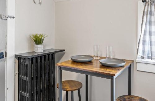 Bonnycastle Apartment | Cozy Studio Retreat in the Heart of the Highlands