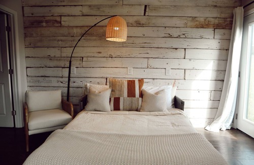 Jayhawk Apartment | Cozy Studio Retreat: Romance & Serenity Await