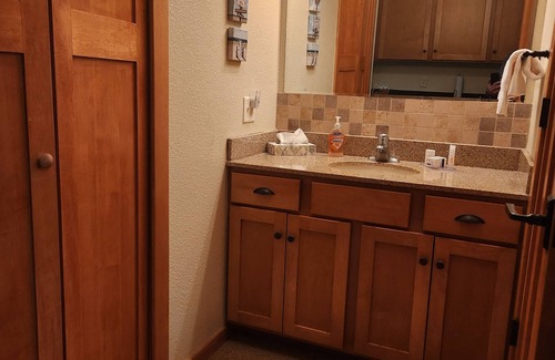 Three Lakes Apartment | Cozy Studio Retreat at Northernaire Resort – Perfect for a Northwoods Getaway!