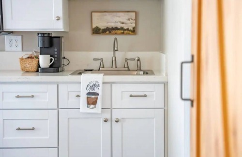 Camarillo Apartment | 🤗 Cozy Studio w/Kitchenette & Walk-in Shower