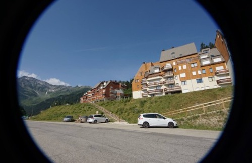 Le Pleynet Apartment | Cozy Studio with Balcony, Near Slopes and Shops, Ski-in/Ski-out Access