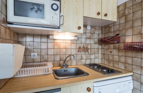 Les Almes Apartment | Cozy Studio with Balcony near Ski Lifts, Tignes Le Lac