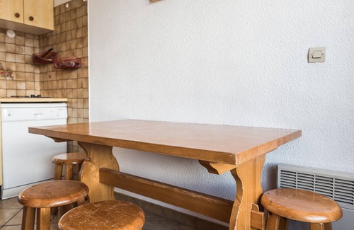 Les Almes Apartment | Cozy Studio with Balcony near Ski Lifts, Tignes Le Lac
