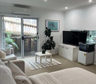 Gerringong House | Cozy Studio with Private Entrance & Ensuite