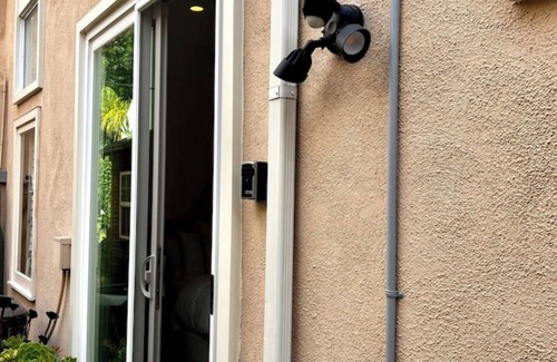 Foothill Ranch Apartment | Cozy studio with WiFi and AC in charming Lake Forest. nPrivate entry/parking.