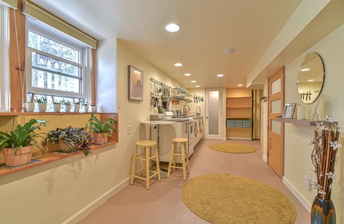 Historic Montford Apartment | Cozy Studio within 15 minute walk of Downtown Asheville