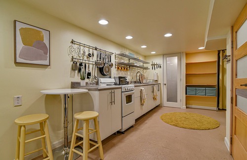Historic Montford Apartment | Cozy Studio within 15 minute walk of Downtown Asheville