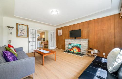 Fraserview House | Cozy & Stylish 2BR Suite in East Vancouver