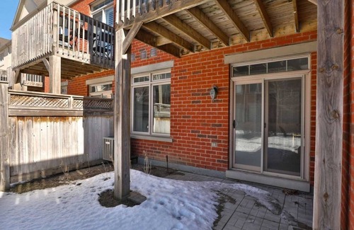 Central Erin Mills House | Cozy & Stylish Getaway