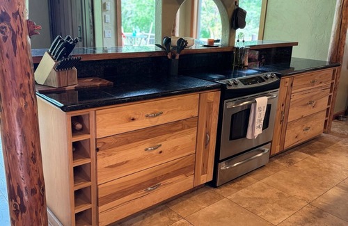 Friday Harbor Cabin | Cozy, stylish lodge with perfect blend of comfort and convenience. Pet-Friendly!