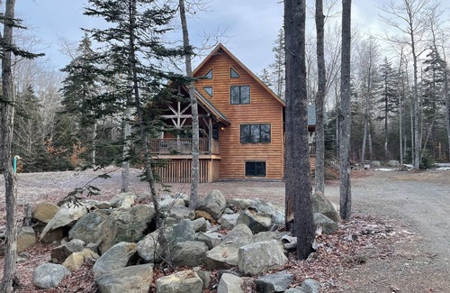 Carrabassett Valley Ski Chalet | Cozy Sugarloaf Getaway