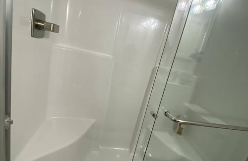 Cranston House | Cozy suite/en-suite bath/3GB fast wi-Fi/ house beside River