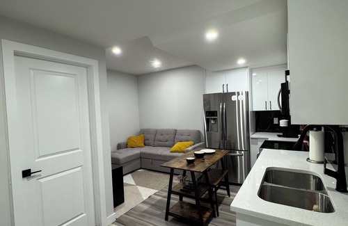 Southwest Calgary Apartment | Cozy Suite - Perfect Getaway For Couples & Solo Travelers