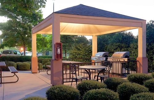 Libertyville House | Cozy Suite w/BBQ & Full Kitchen – Perfect for Relaxing Getaways & Longer Stays