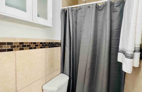 Kendale Lakes House | Cozy Suite With Private Entrance Near Dolphin Mall & Airport