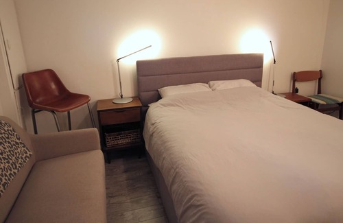 Grandview-Woodland House | Cozy Sunrise Suite in hip East Van neighbourhood