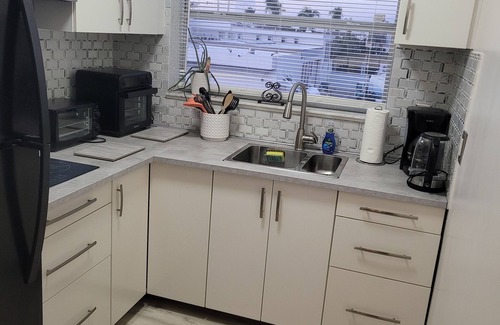 Surfside Condo | Cozy Surfside One bedroom condo right next to the beach