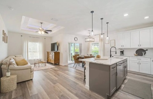 Rotonda West House | Cozy SW Coastal Retreat, 3Bd, 2Ba , King Bed Suite, Near Beaches, 6 guests