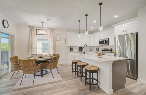 Rotonda West House | Cozy SW Coastal Retreat, 3Bd, 2Ba , King Bed Suite, Near Beaches, 6 guests