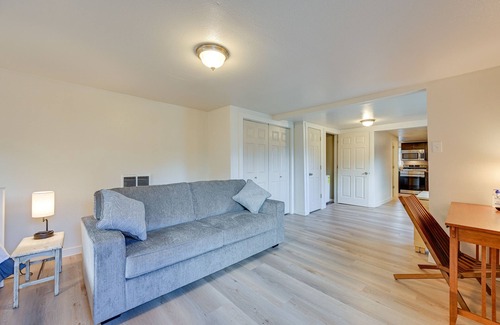 South Tacoma Apartment | Cozy Tacoma Getaway w/Grill & Hot Tub!