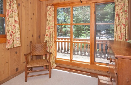 Sunnyside Cottage | Cozy Tahoe Cottage~Pet Friendly~Honeymoon Cottage