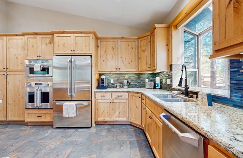 Tahoe Paradise House | Cozy Tahoe home near the best of South Lake w/fireplace, WiFi, & skiing nearby