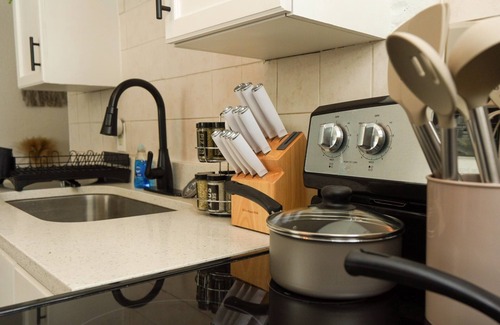 Ybor City House | Cozy Tampa Bay Guesthouse Bungalow 5 minutes from downtown!!