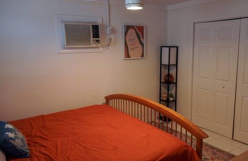 Ybor City House | Cozy Tampa Bay Guesthouse Bungalow 5 minutes from downtown!!