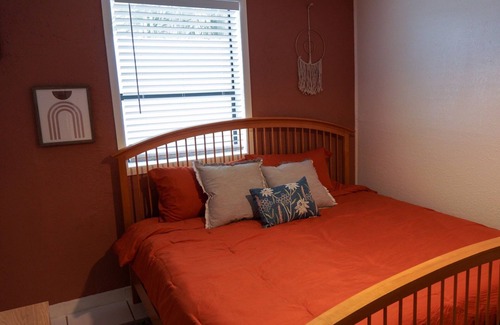 Ybor City House | Cozy Tampa Bay Guesthouse Bungalow 5 minutes from downtown!!