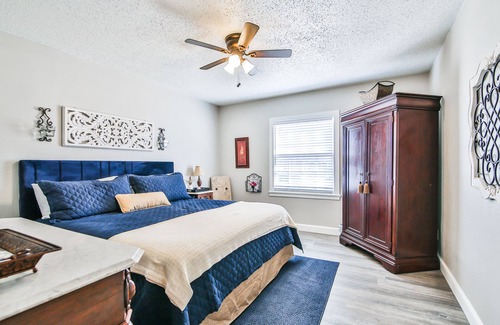 Tech Terrace House | Cozy Tech Terrace Cottage - Just a short walk to Texas Texas
