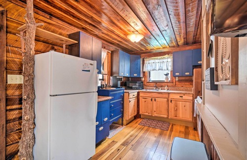 Byrdstown Apartment | Cozy Tennessee Cabin Rental - 1 Mi to Lake