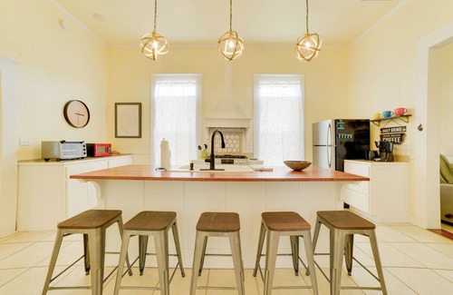 Thomasville Cottage | Cozy Thomasville Cottage - Walk to Downtown!