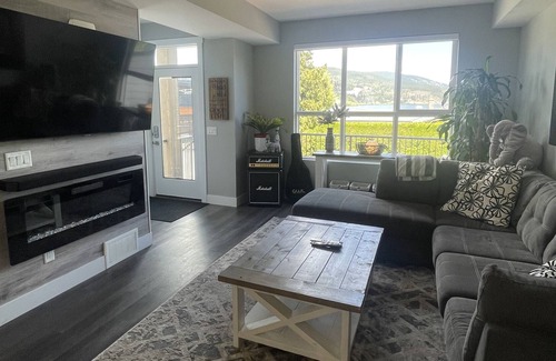 Central Okanagan House | Cozy Three Bedroom Townhouse with Lake Views