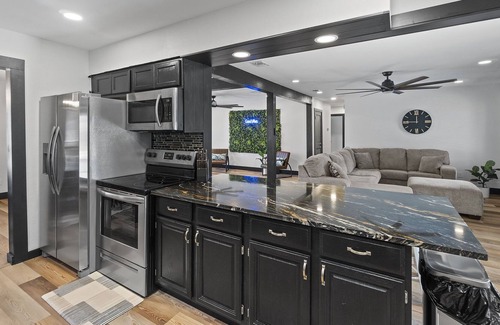 North Northwest Pensacola House | Cozy tiki retreat w/ private pickleball court, hot tub & pool!
