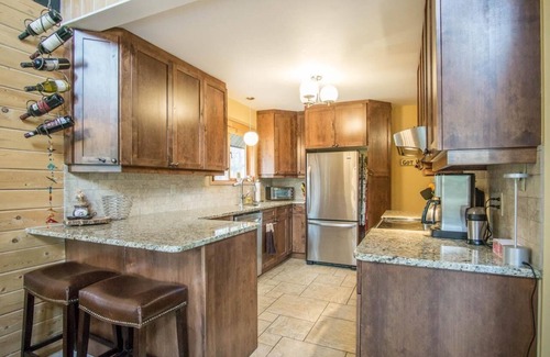 East Kootenay Cabin | Cozy Timber Ridge 1 Cabin - Private Beach/Lake Access