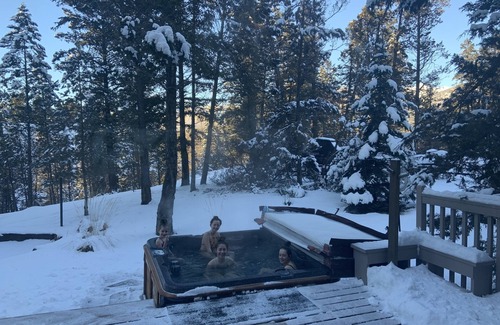 East Kootenay Cabin | Cozy Timber Ridge 1 Cabin - Private Beach/Lake Access