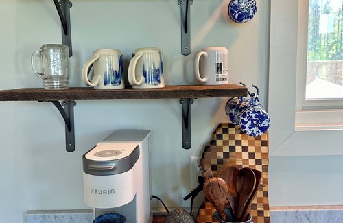 Oxford Cabin | Cozy tiny house cabin on a farm stay in charming Oxford with seasonal pool