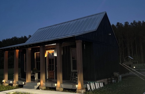 Oxford Cabin | Cozy tiny house cabin on a farm stay in charming Oxford with seasonal pool