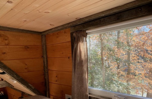 Lake Wylie Cabin | Cozy Tiny House - Lake Front Getaway.