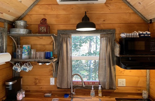 Lake Wylie Cabin | Cozy Tiny House - Lake Front Getaway.