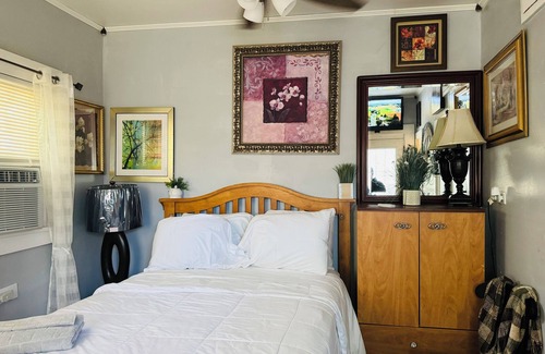 Birmingham Apartment | Cozy tiny living in lovely Birmingham with WiFi, AC and a nice outdoor
