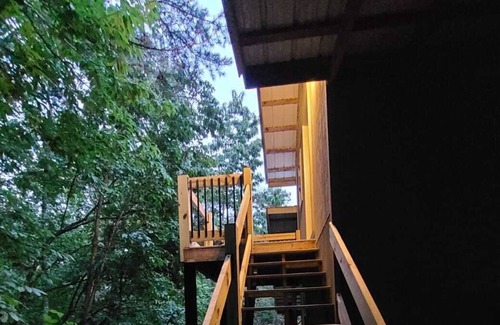 Murphy Cabin | Cozy top floor cabin with deck