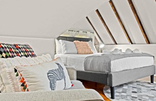 Limerick Apartment | Cozy Top-Floor Retreat in the Heart of Louisville