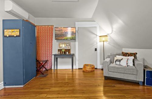 Limerick Apartment | Cozy Top-Floor Retreat in the Heart of Louisville