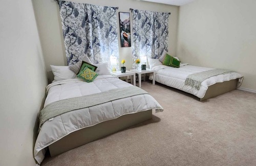 Scarborough House | Cozy town house of 3 bedrooms and 1.5 washroom with living, dinning and kitchen.