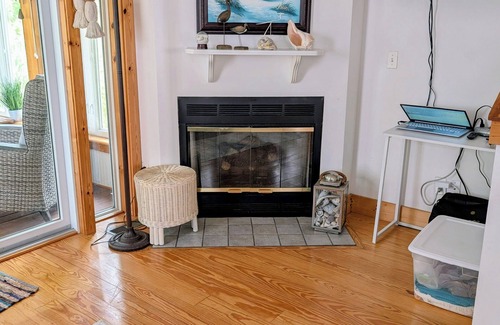 Deep Hole House | Cozy townhome in beautiful Chincoteague with WiFi, AC