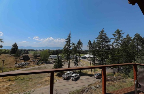 Bigfork House | Cozy Townhome in Exclusive Eagle Bend - Steps away from Clubhouse