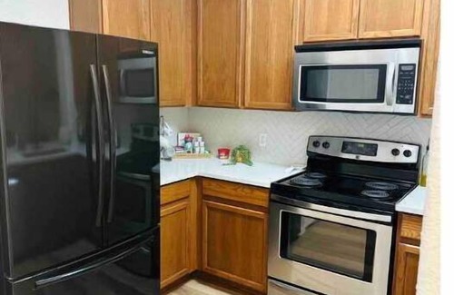 North San Antonio - SAT House | Cozy Townhome in Thousand Oaks!