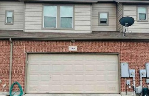 North San Antonio - SAT House | Cozy Townhome in Thousand Oaks!
